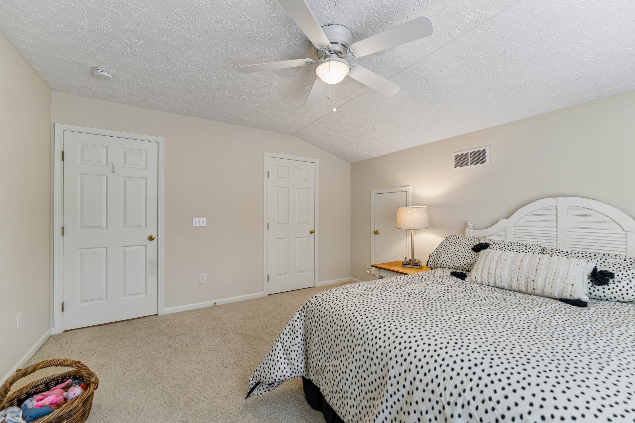 Willow Creek Dr-S0105-051.jpg