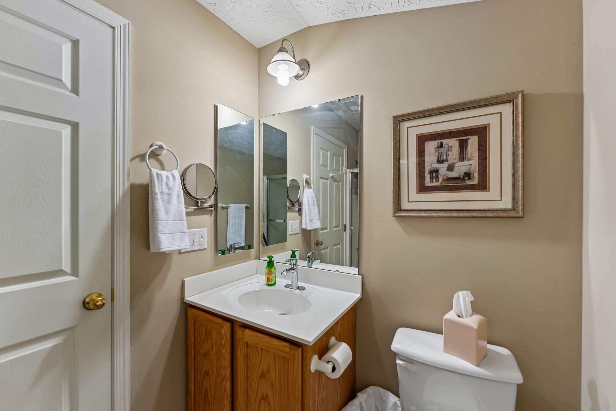 Willow Creek Dr-S0105-054.jpg