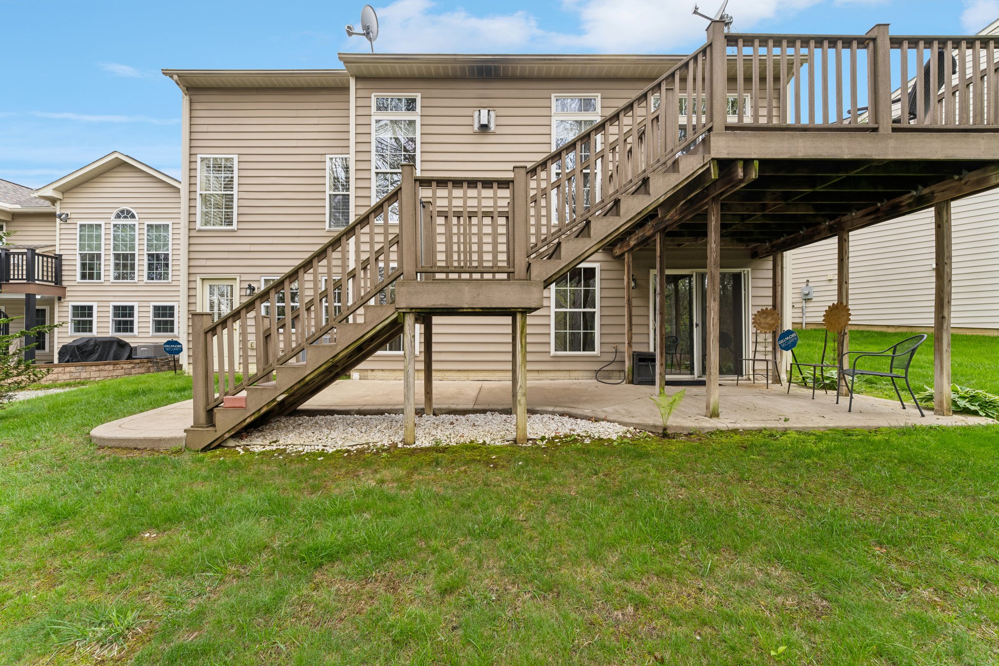 Willow Creek Dr-S0105-067.jpg