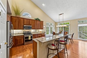 Willow Creek Dr-S0105-011.jpg