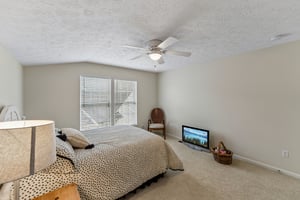 Willow Creek Dr-S0105-052.jpg