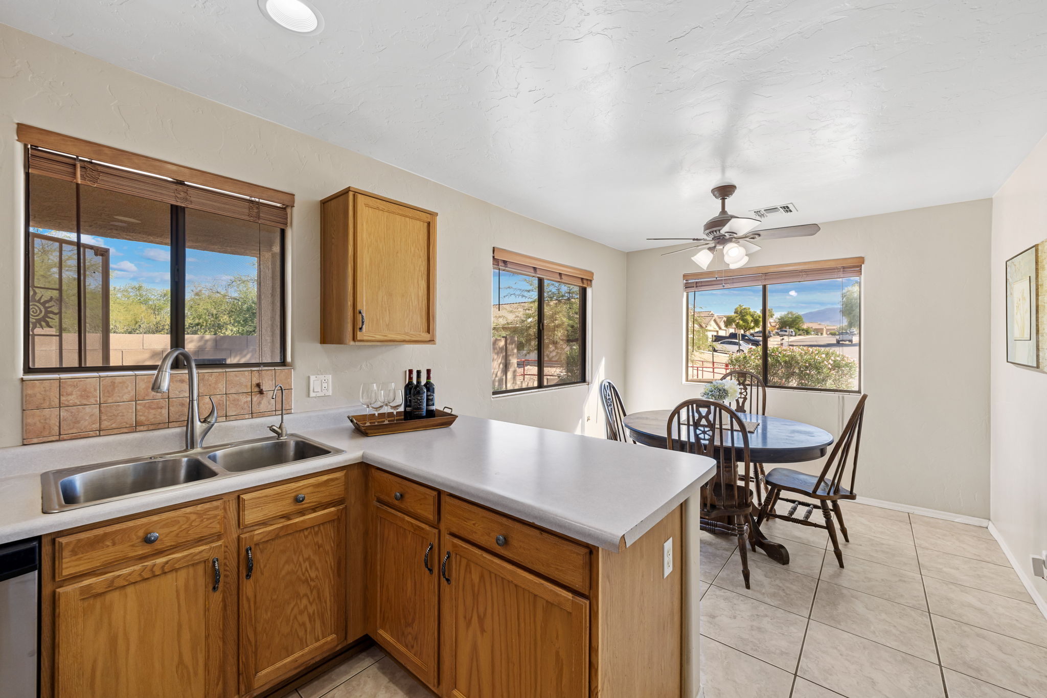 Kitchen/Dining Area