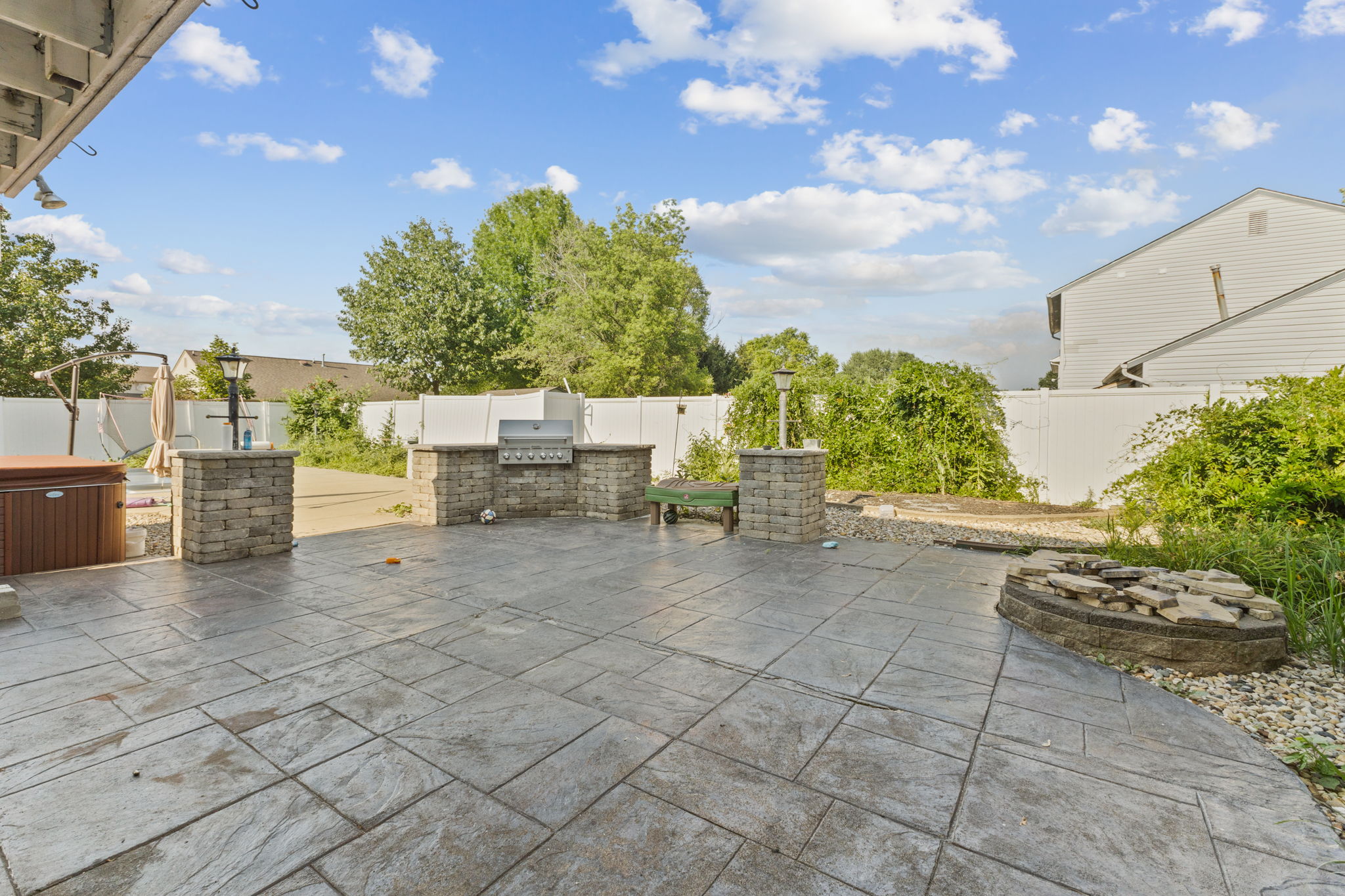Paver patio with built-in grill