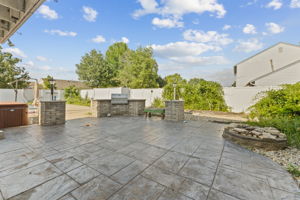 Paver patio with built-in grill