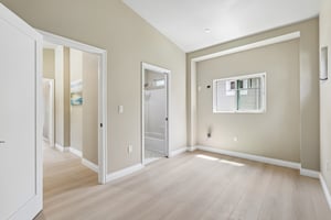 C Ave-S0708-021.jpg