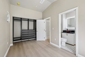 C Ave-S0708-022.jpg