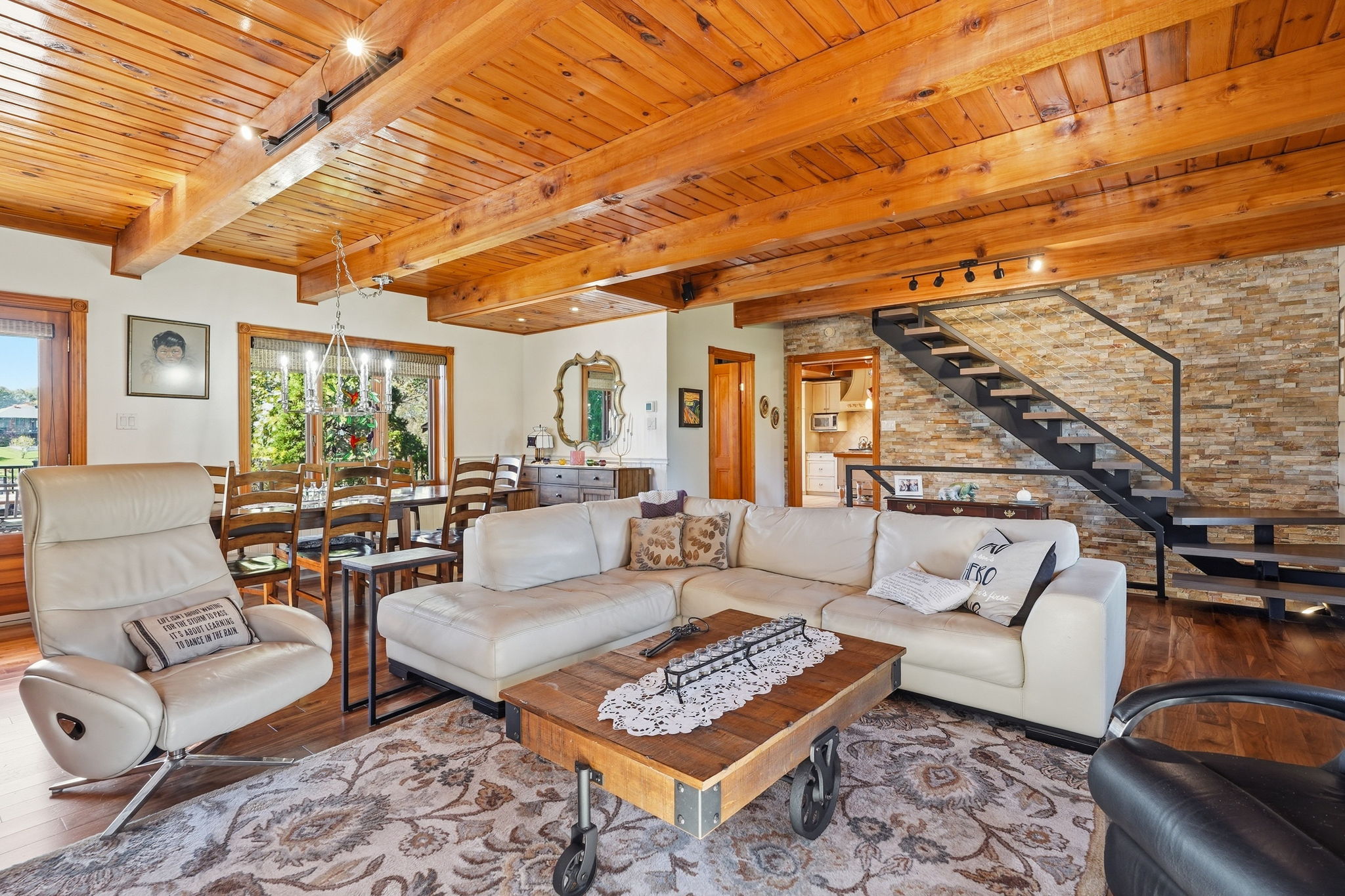  Photo 44