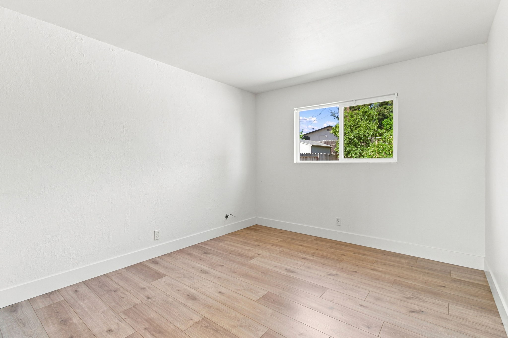024_F8_8380 Lucania St