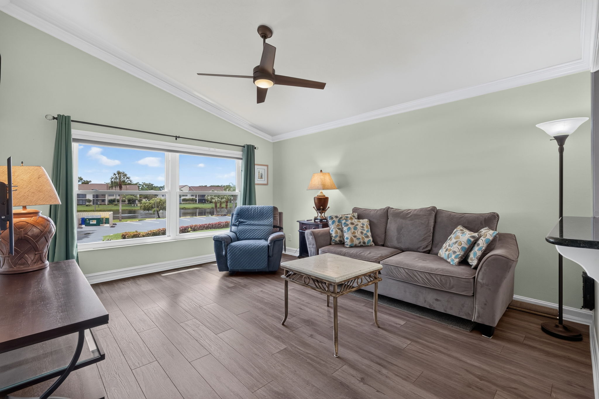 Family Room 2 of 4