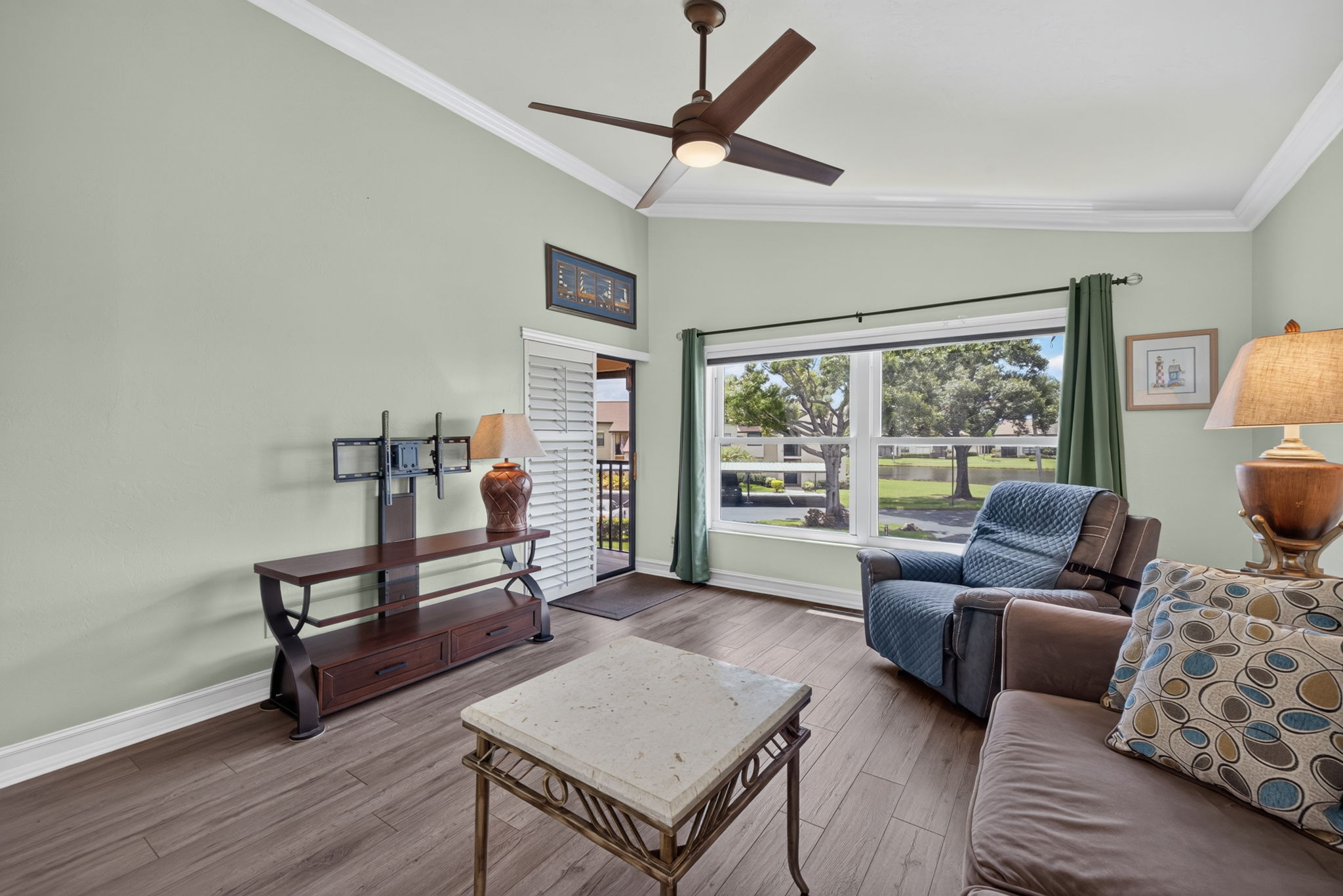 Family Room 4 of 4
