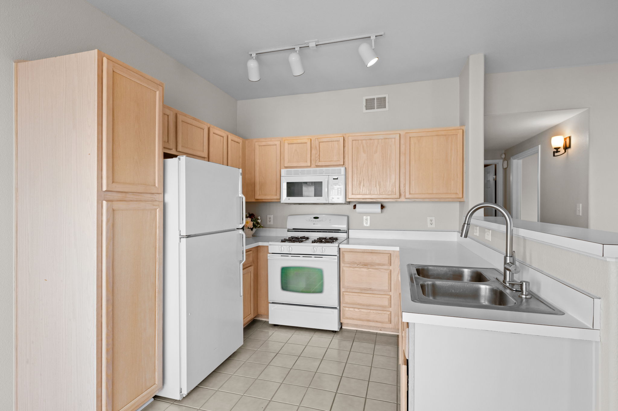 All appliances included, easy-care tile floors