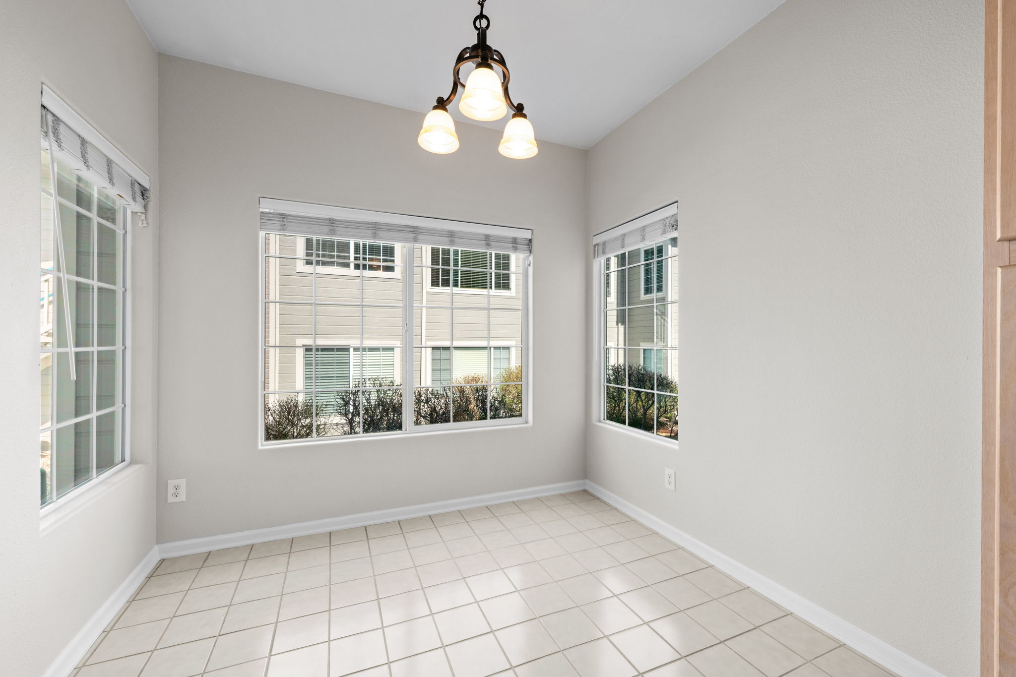 Breakfast Nook without the virtual staging - notice windows & light from all three sides