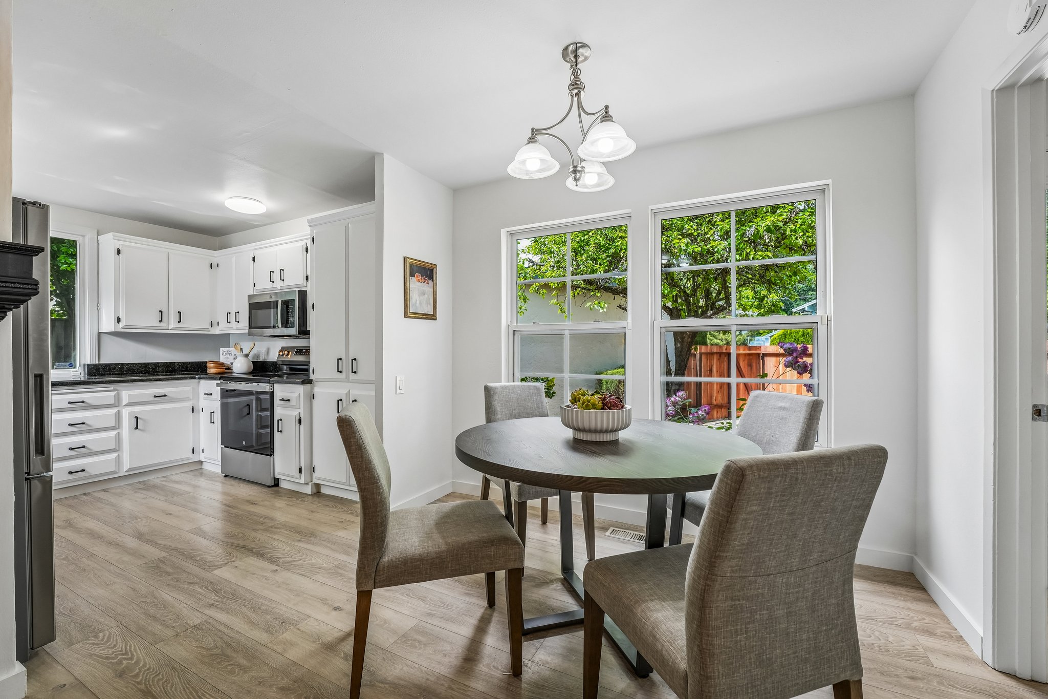 Kitchen eating area