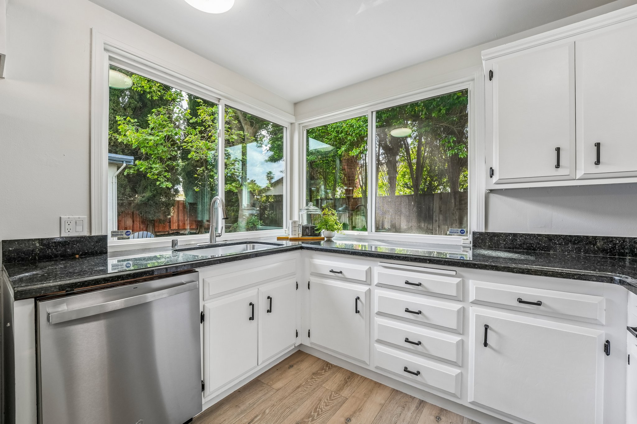 Large Corner Windows to see your backyard