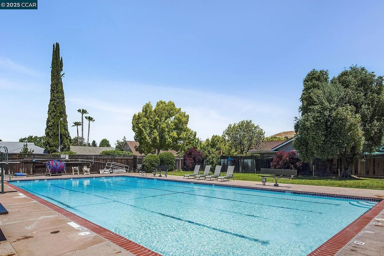 Cabana Pool Club