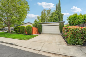 Detached 2 car garage