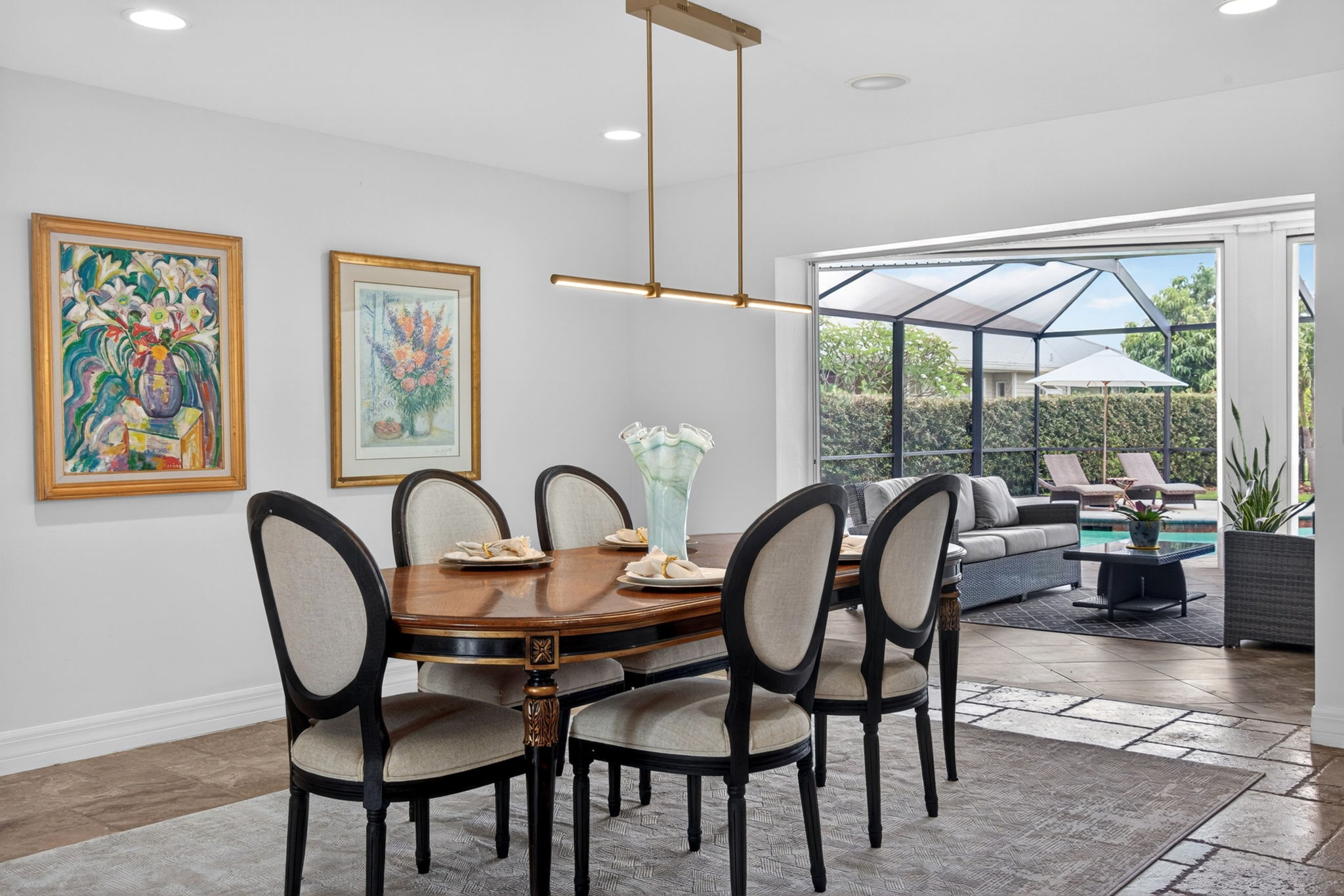 Dining Room 4 of 7
