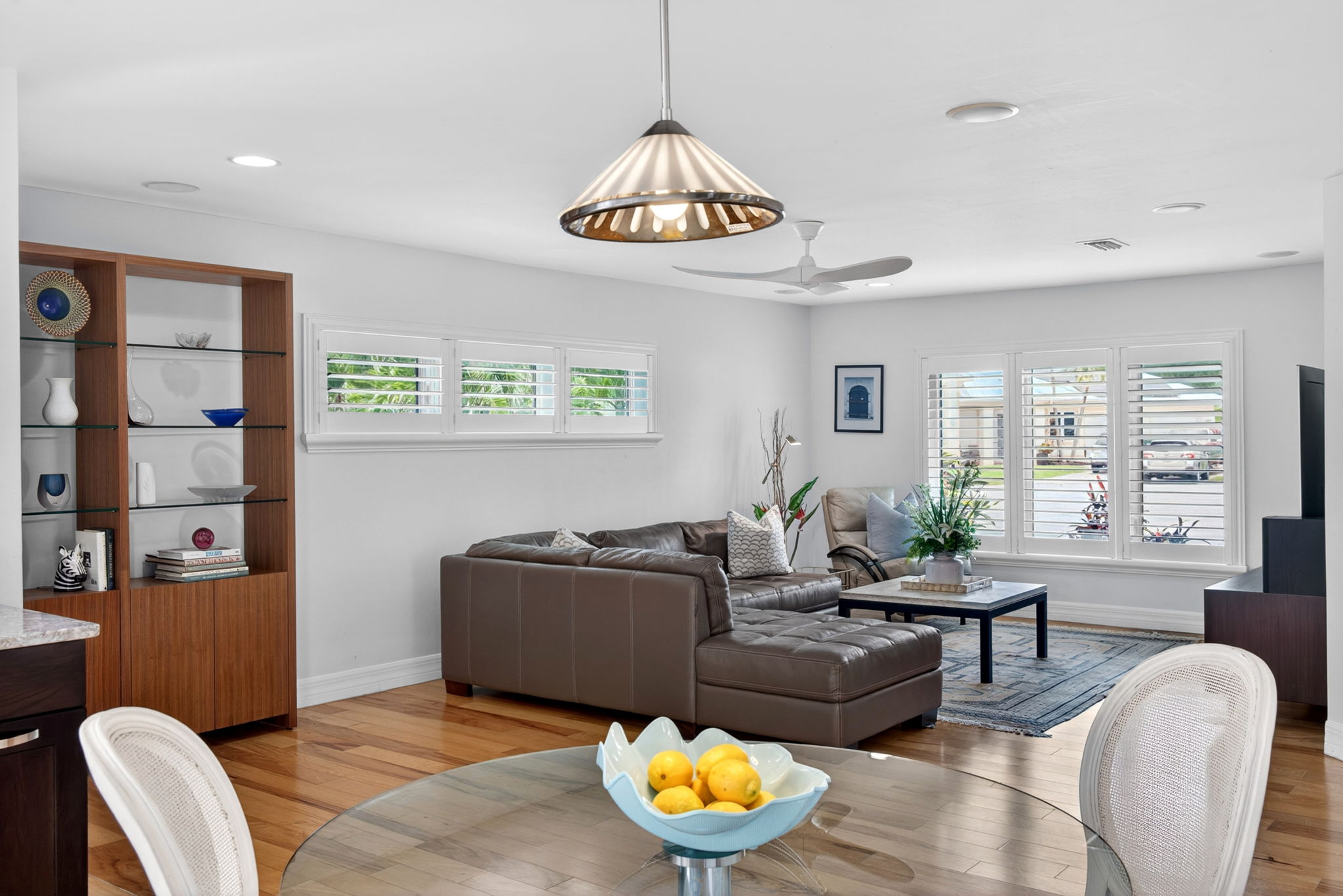 Family Room 3 of 5