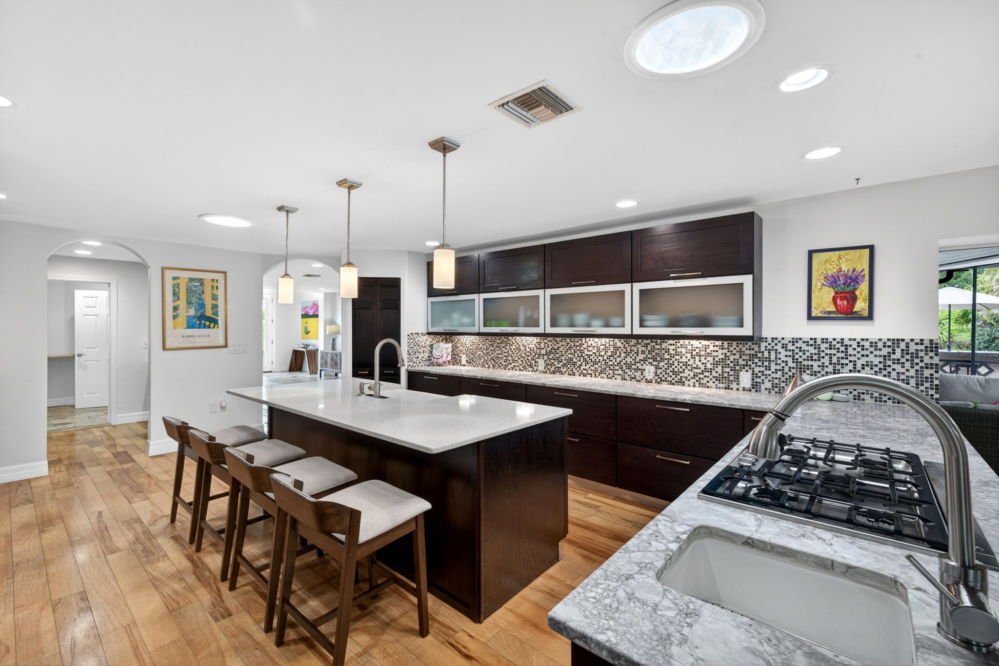 Kitchen 2 of 9