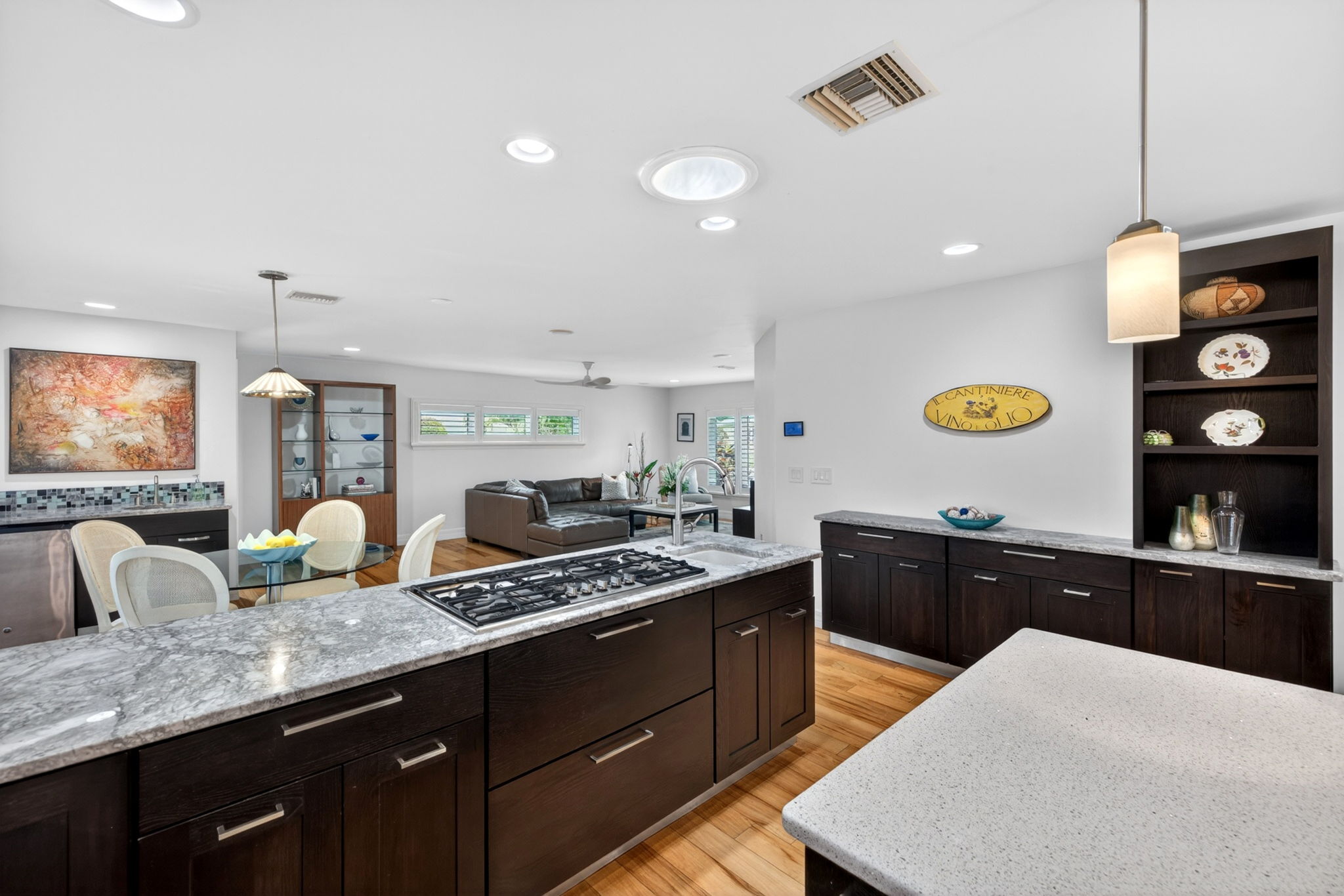 Kitchen 5 of 9