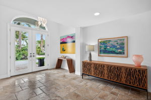 Foyer 1 of 2
