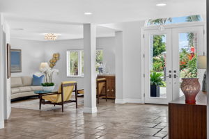 Foyer 2 of 2
