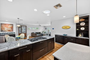 Kitchen 5 of 9