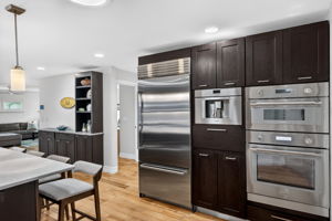 Kitchen 8 of 9