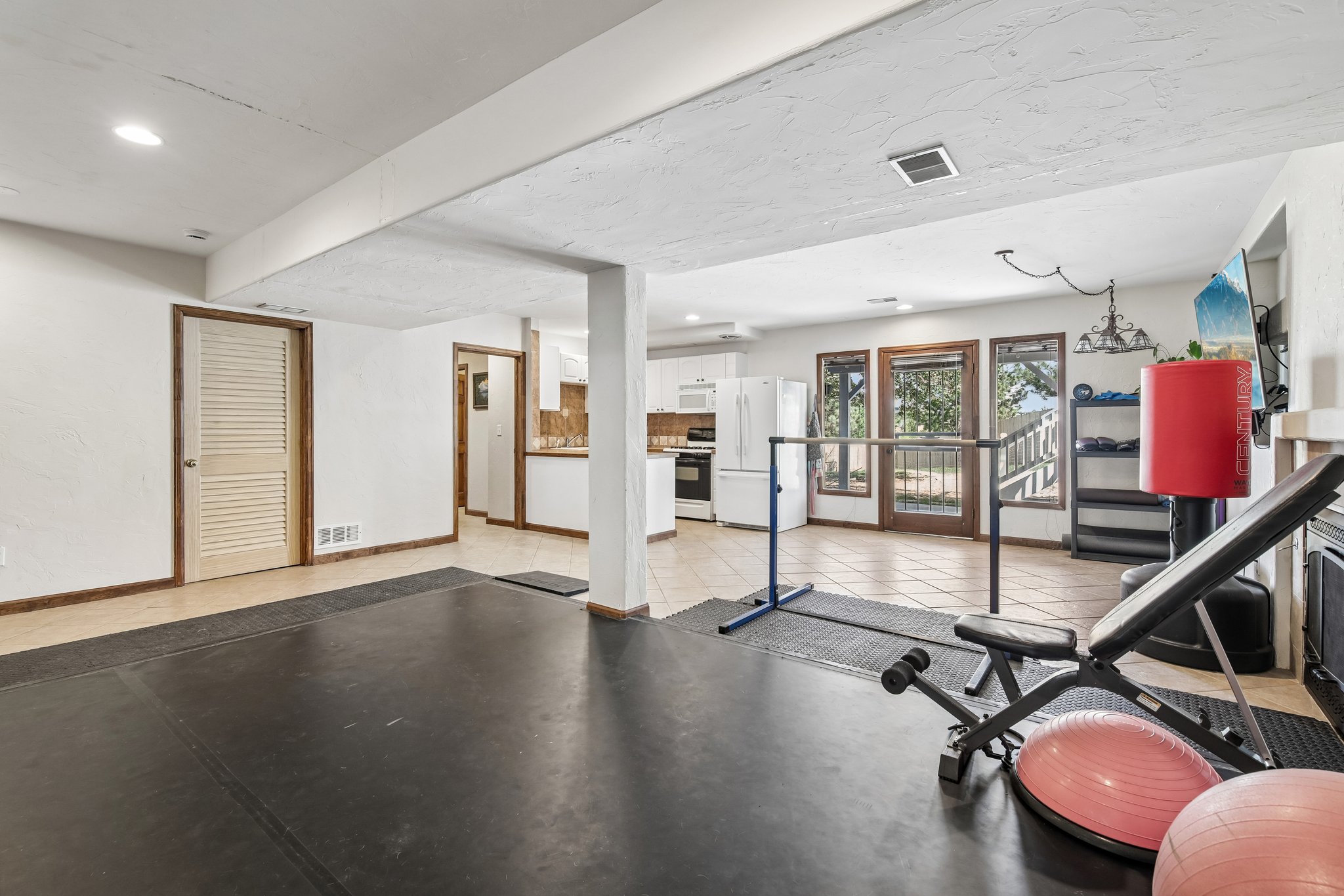 Crestview Dr-S2905-015.jpg