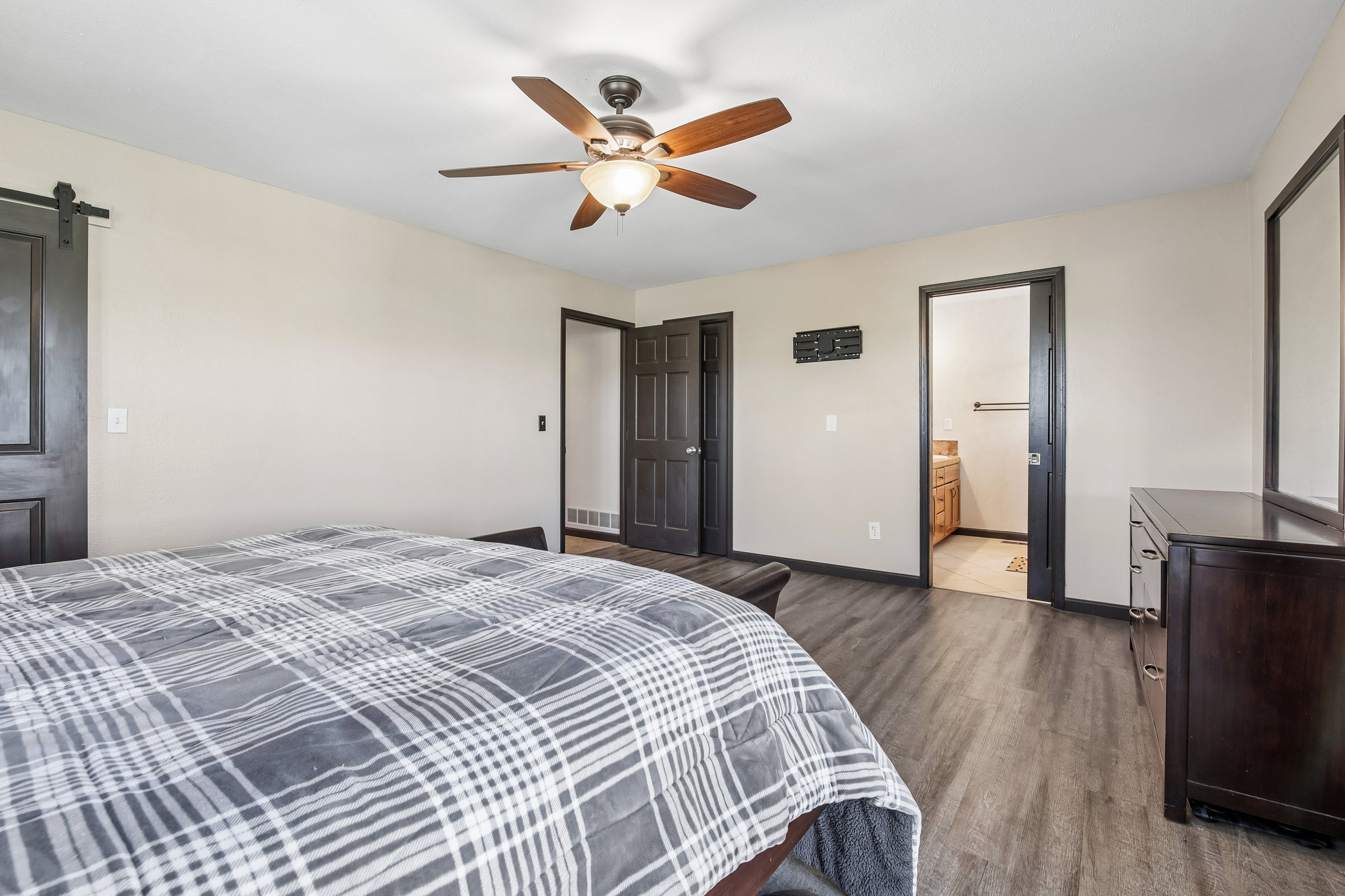 Crestview Dr-S2905-032.jpg