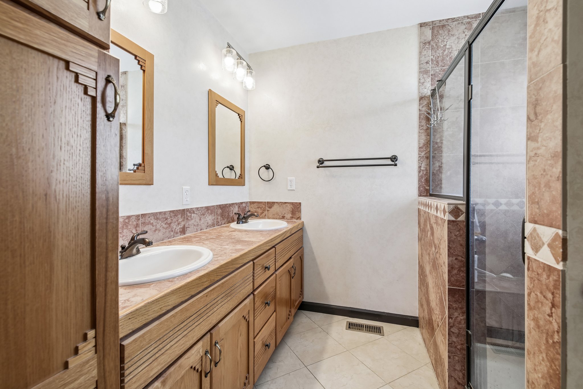 Crestview Dr-S2905-033.jpg