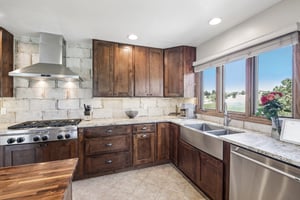 Crestview Dr-S2905-007.jpg