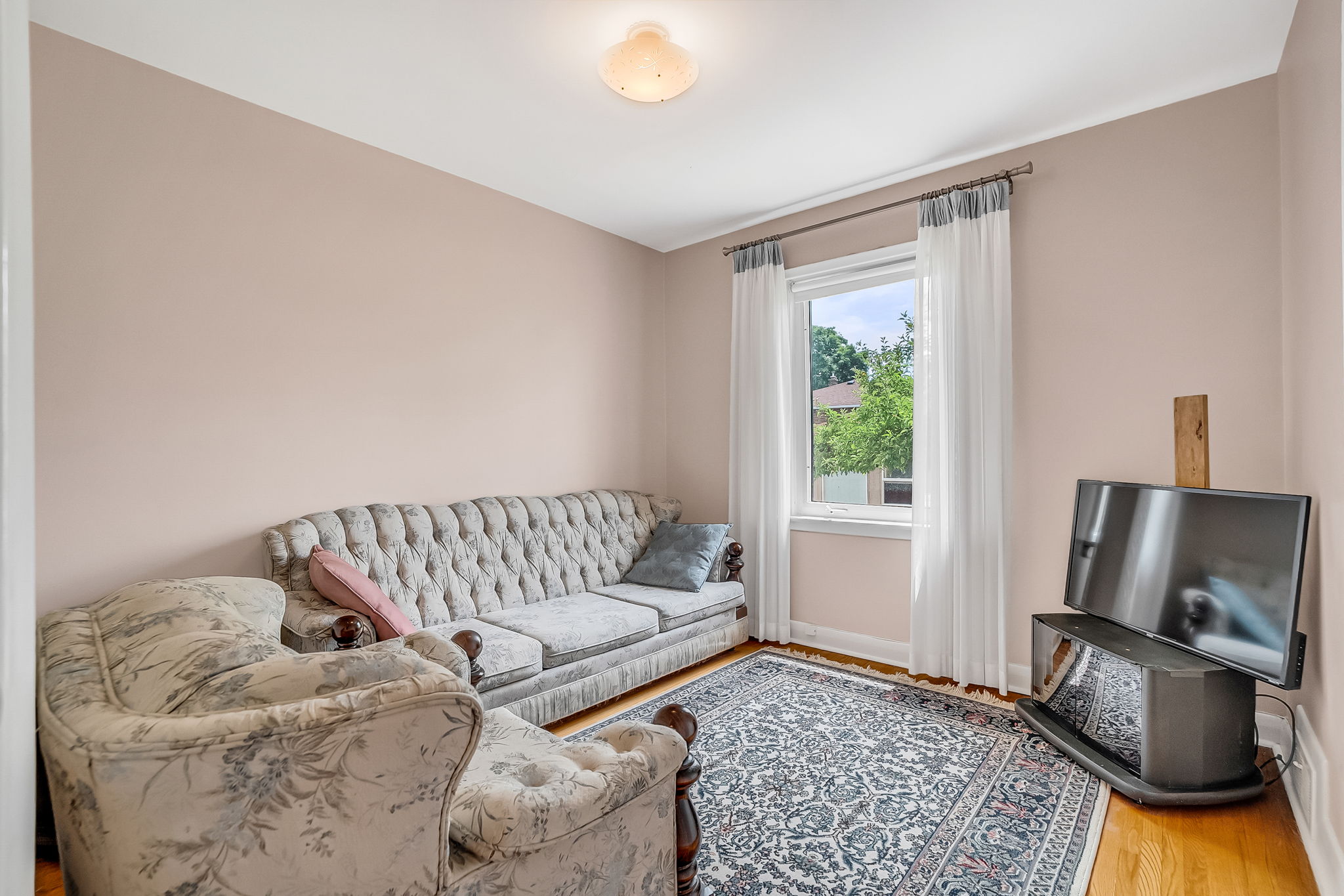 26-second bedroom1