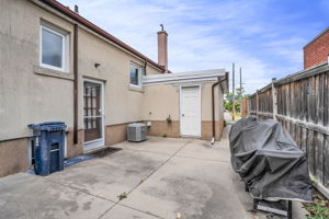 46-sideyard1