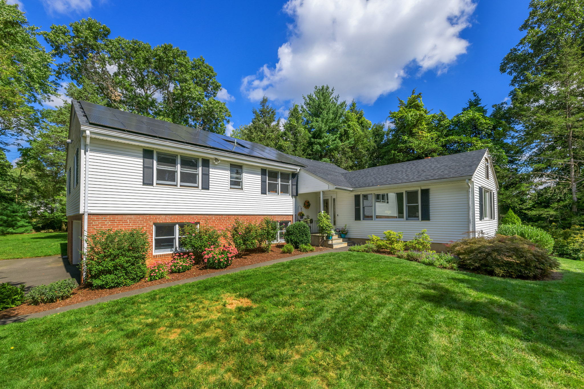 84 High Farms Rd, West Hartford, CT 06107, USA Photo 3