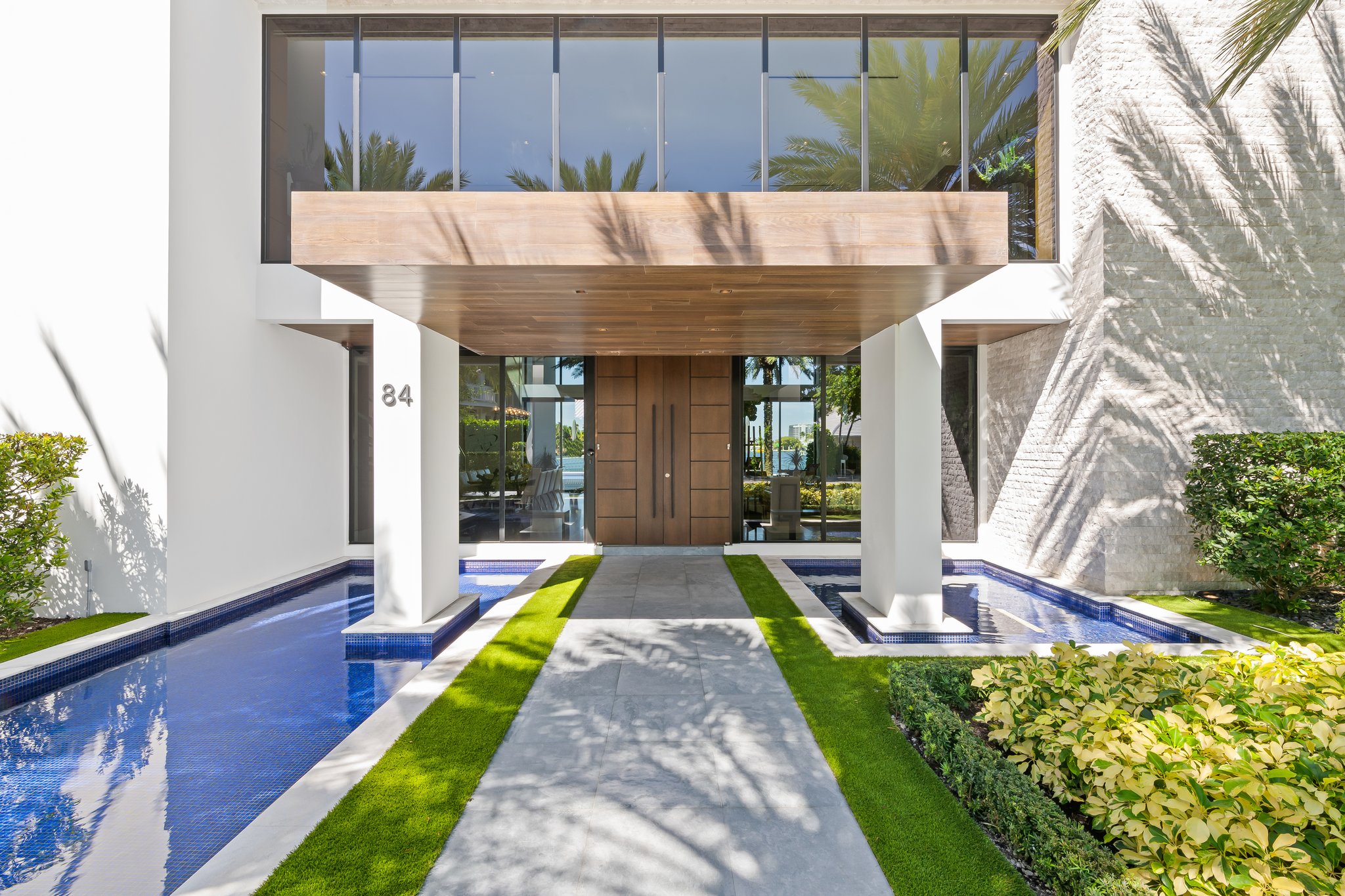 Infinity edge pool overlooking the Intracoastal Waterway at 84 Isla Bahia