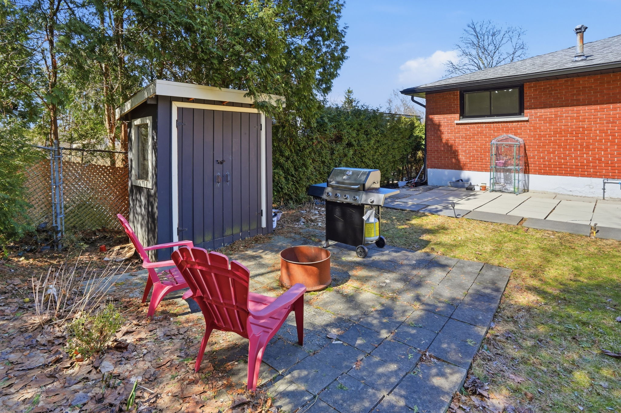 Cute Shed and sitting area
