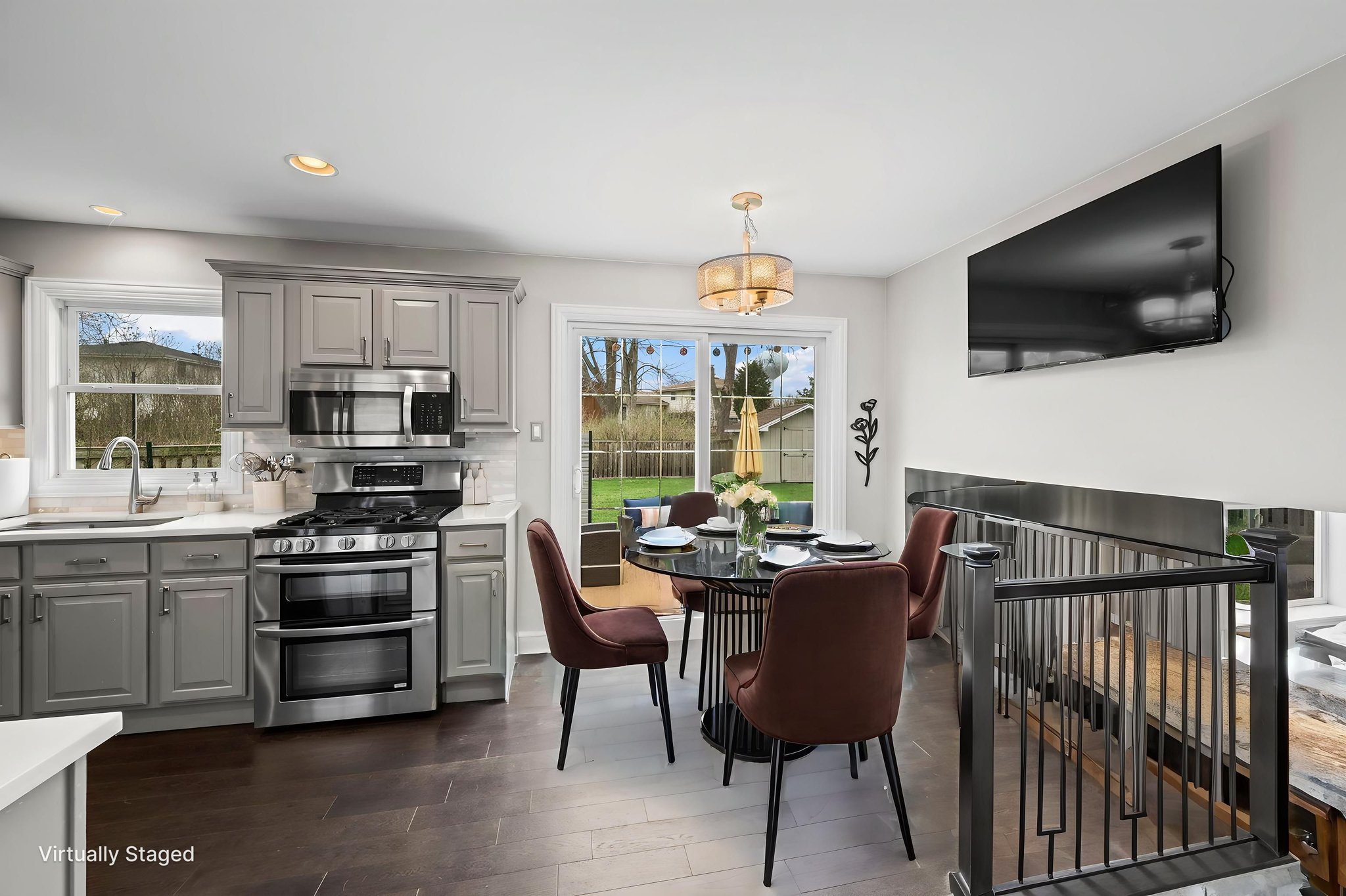 DSC_2658 virtually staged.jpeg