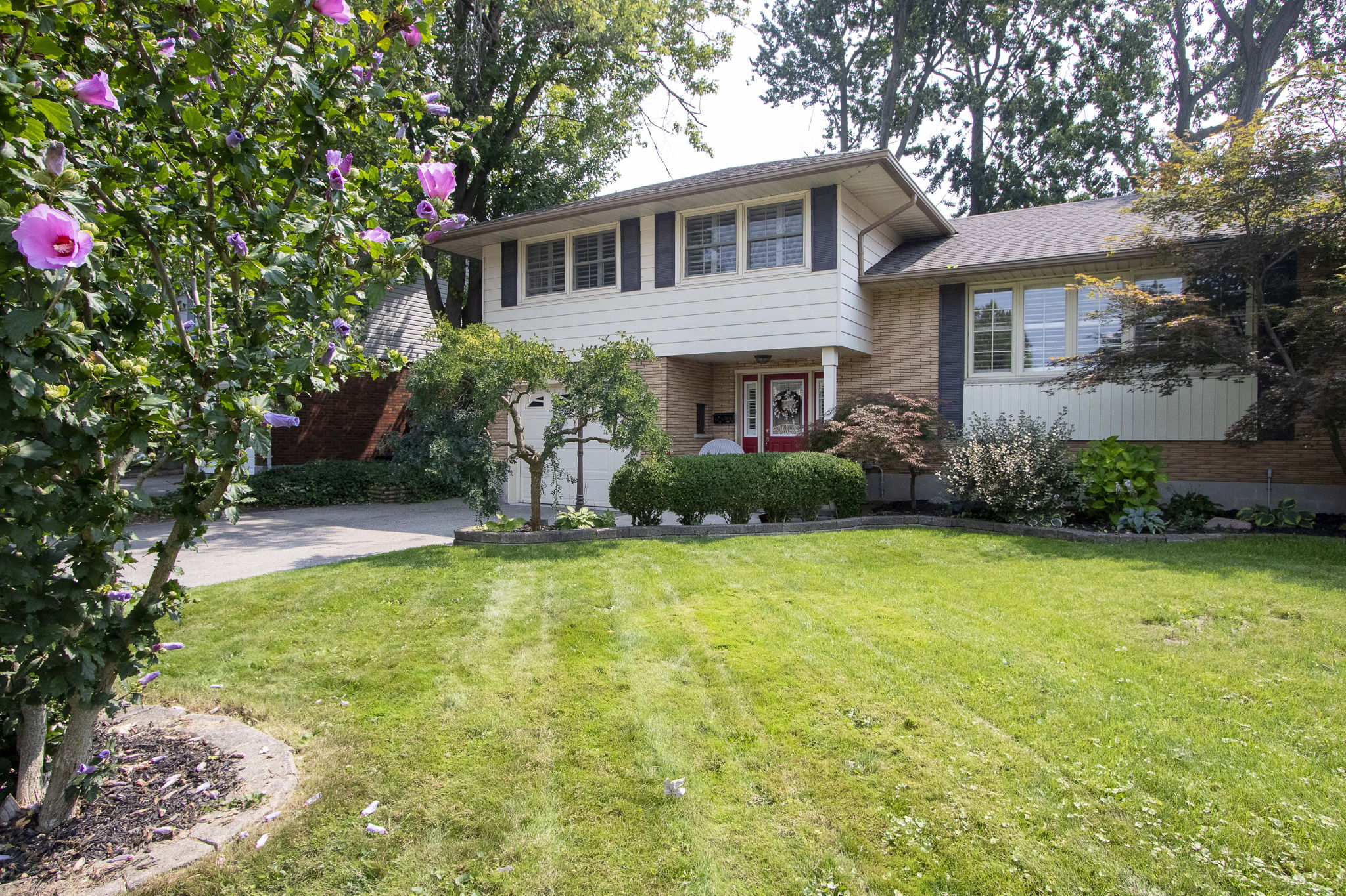5 Front Exterior