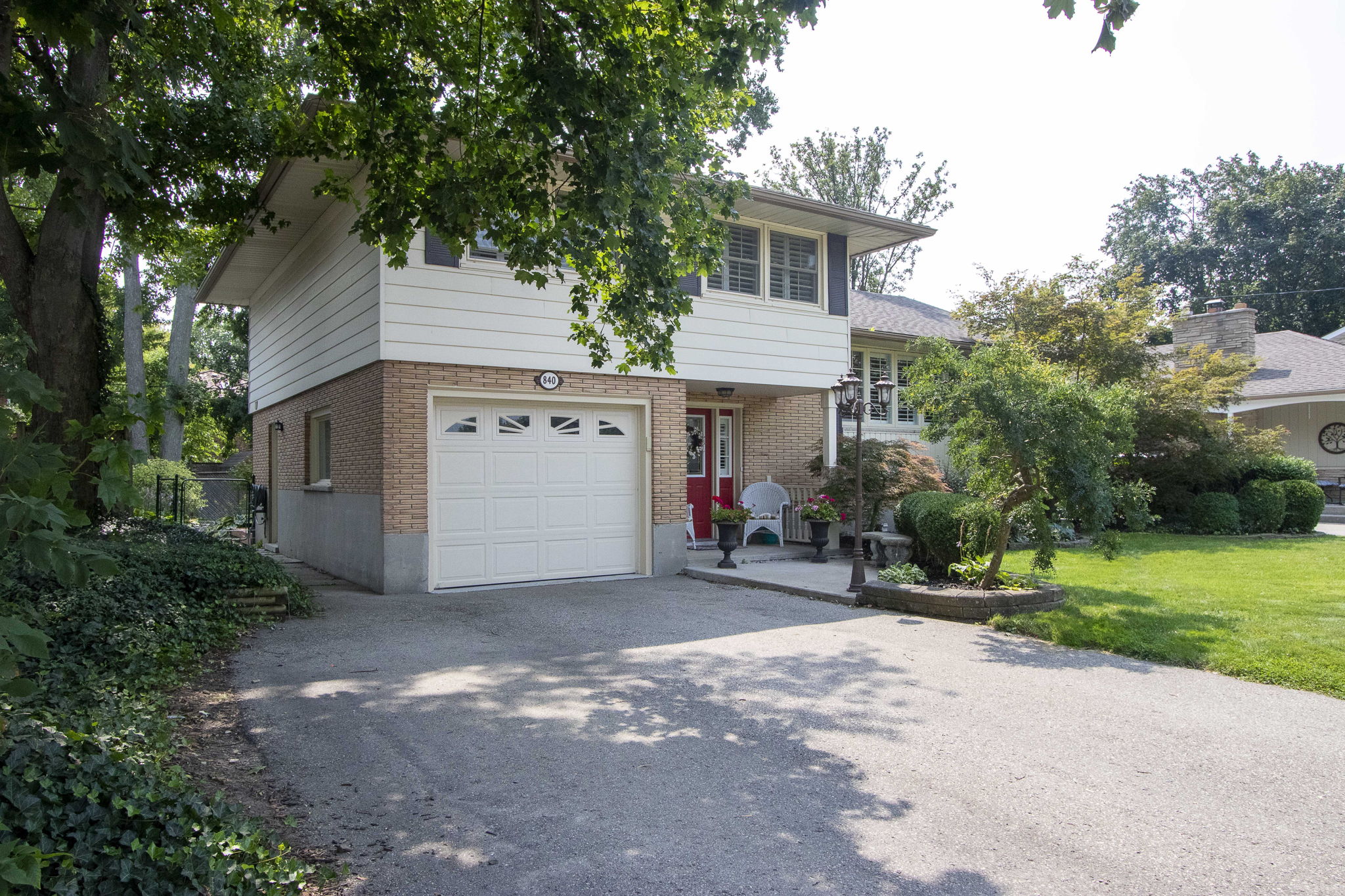 1 Front Exterior