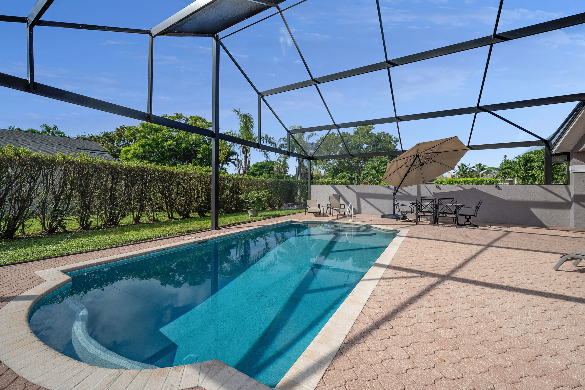 Southern Exposure Pool w/ Newer Lanai Enclosure