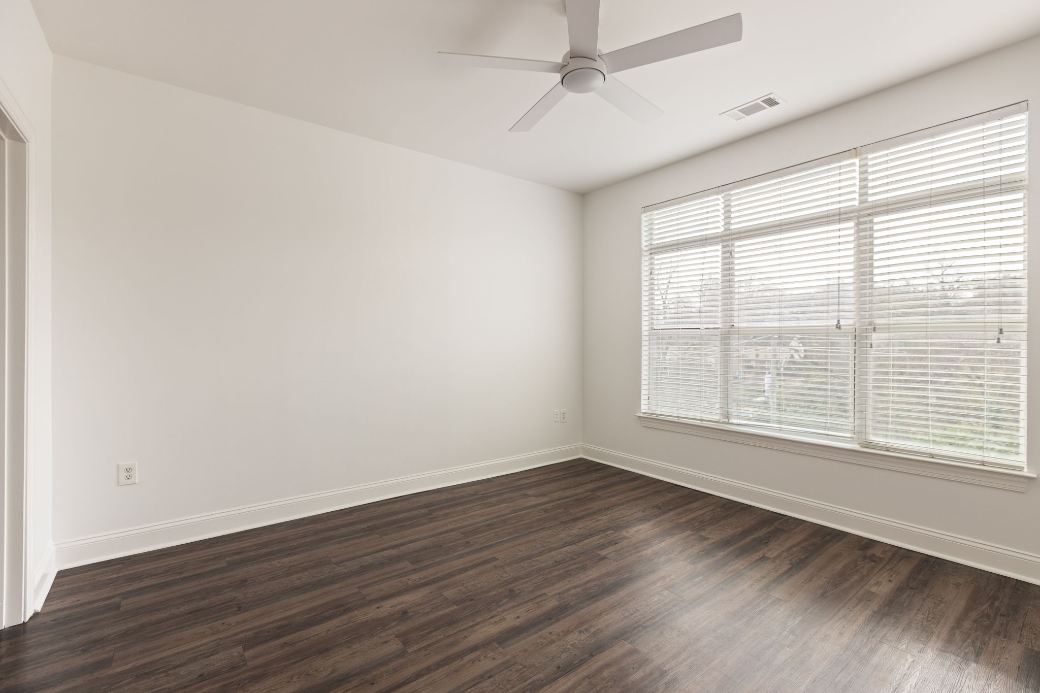 20260305_840united_roots013