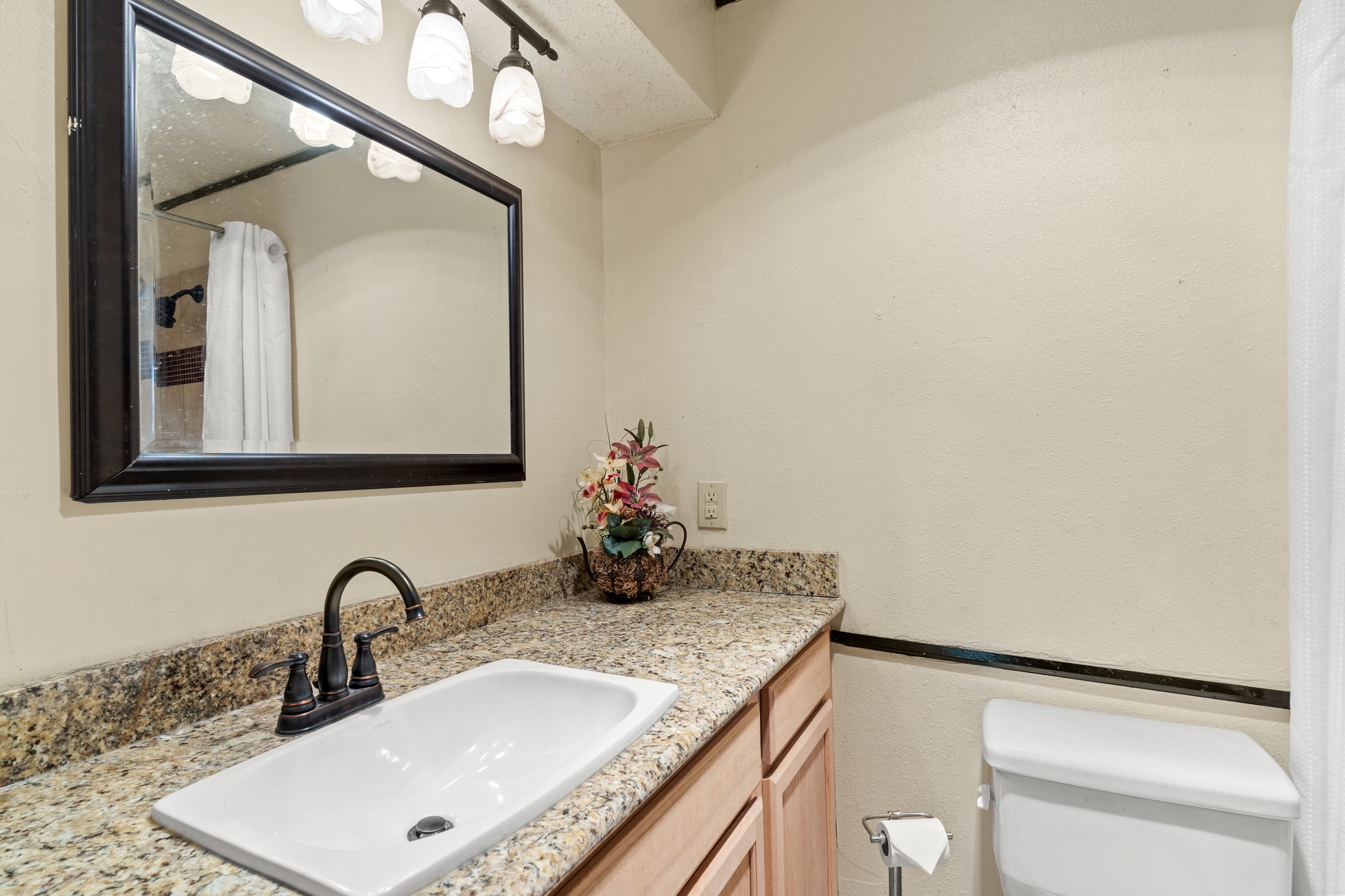 8400 Jamestown Dr, Austin, TX 78758, USA Photo 16