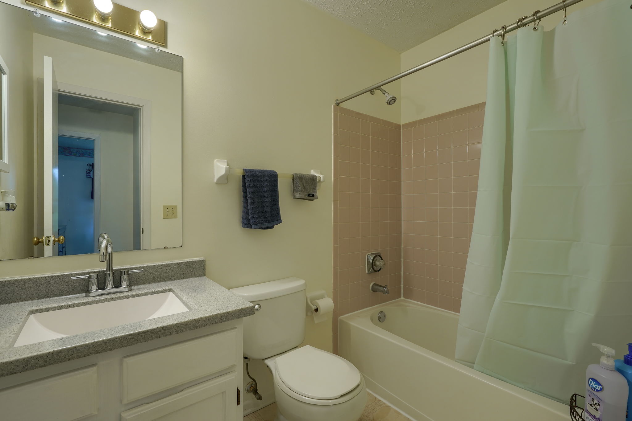 8401 Priestley Dr (22)