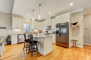 Kitchen/Breakfast Bar