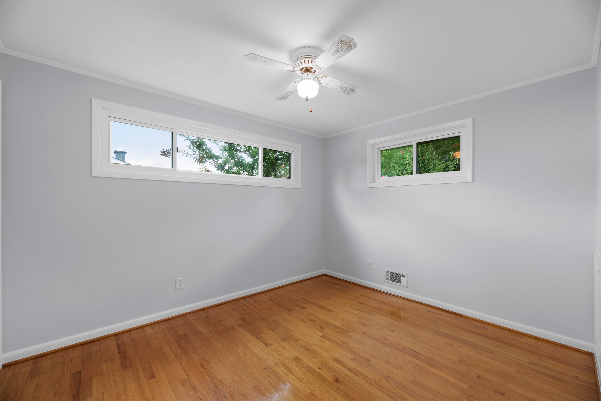 19. Main bedroom.JPG
