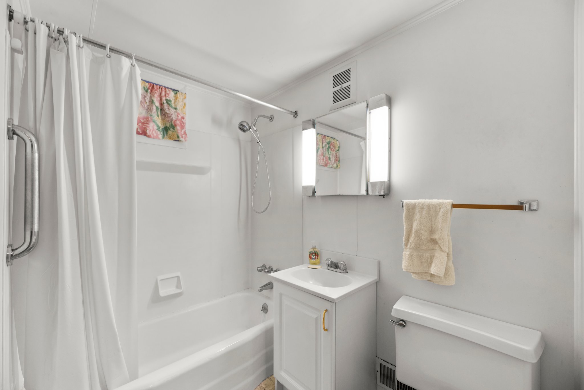 32. Lower bath.JPG