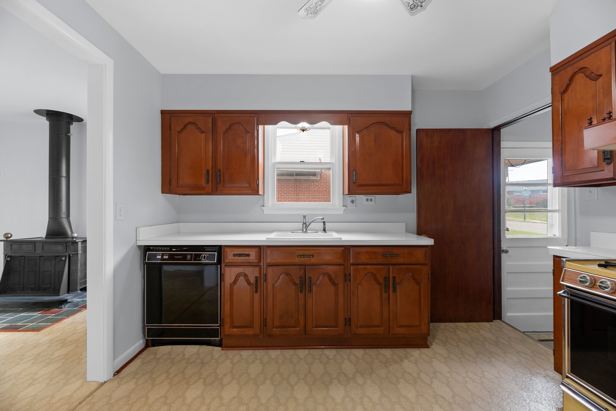 11. Kitchen.JPG
