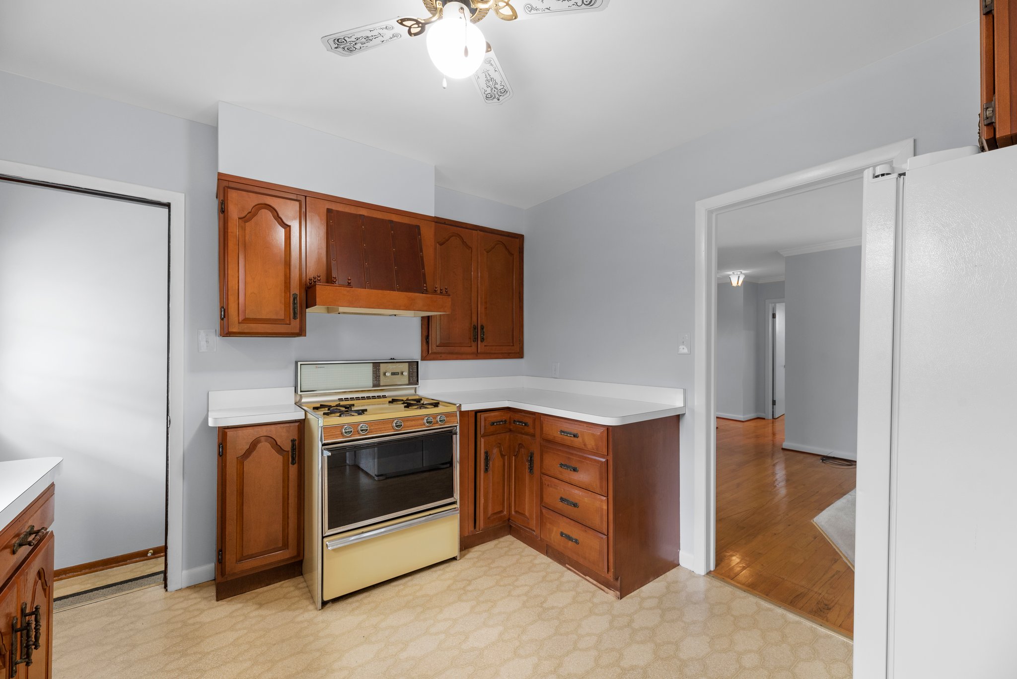 13. Kitchen.JPG