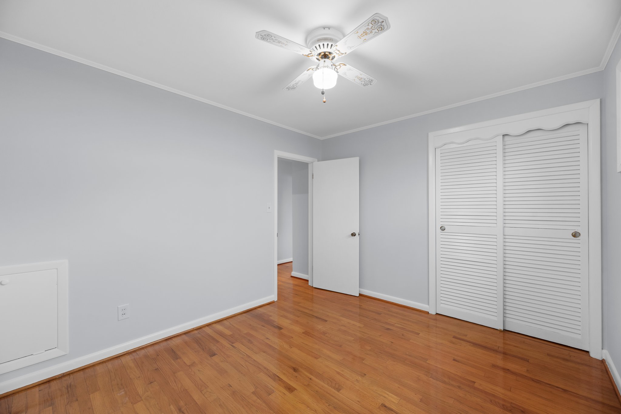 21. Main bedroom.JPG